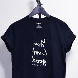 buyMood白目叮－Tシャツ／You Look Good Mirror Reflection BlackT-Shirt 1枚目の画像