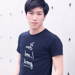 buyMood白目叮－Tシャツ／You Look Good Mirror Reflection BlackT-Shirt 3枚目の画像