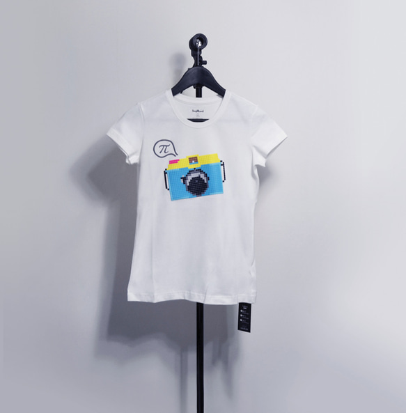 buyMood白目叮－Tシャツ／Camera Talks Women's T-Shirt 2枚目の画像