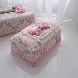 ピンク&グレー ダマスク柄 ウェットティッシュケース リボン付き 3枚目の画像