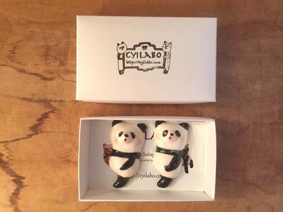 筷子休息組兩個大熊貓 第3張的照片