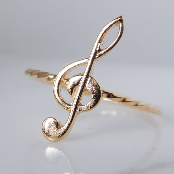 音楽モチーフ・ト音記号リング｜極細ツイスト・ゴールド・華奢デザイン・プレゼントにも 1枚目の画像