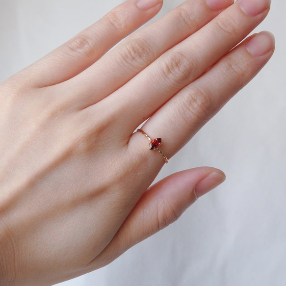 情熱の煌き＊ガーネット華奢ツイストリング（真鍮・K18メッキ）｜マーキスカット3×6mm・1月誕生石・サイズオーダー可 7枚目の画像
