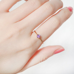 透明な葡萄酒のしずく＊アメジスト華奢スクエアツイストリング（真鍮・K18メッキ）｜2月誕生石・サイズオーダー可 3枚目の画像