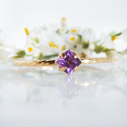 透明な葡萄酒のしずく＊アメジスト華奢スクエアツイストリング（真鍮・K18メッキ）｜2月誕生石・サイズオーダー可 4枚目の画像
