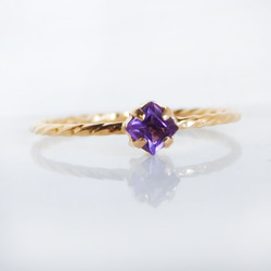 透明な葡萄酒のしずく＊アメジスト華奢スクエアツイストリング（真鍮・K18メッキ）｜2月誕生石・サイズオーダー可 6枚目の画像