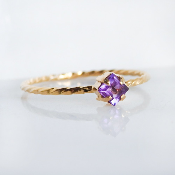透明な葡萄酒のしずく＊アメジスト華奢スクエアツイストリング（真鍮・K18メッキ）｜2月誕生石・サイズオーダー可 7枚目の画像