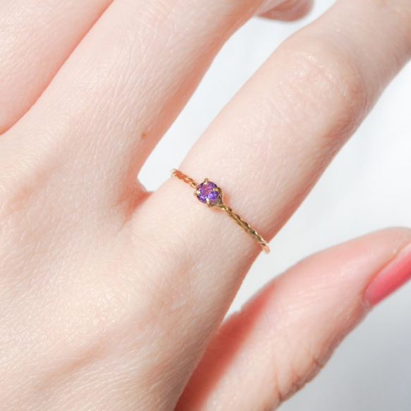 透明な葡萄酒の滴＊アメジスト華奢ツイストリング（真鍮・K18メッキ）｜3mmラウンド・2月誕生石・サイズオーダー可 4枚目の画像