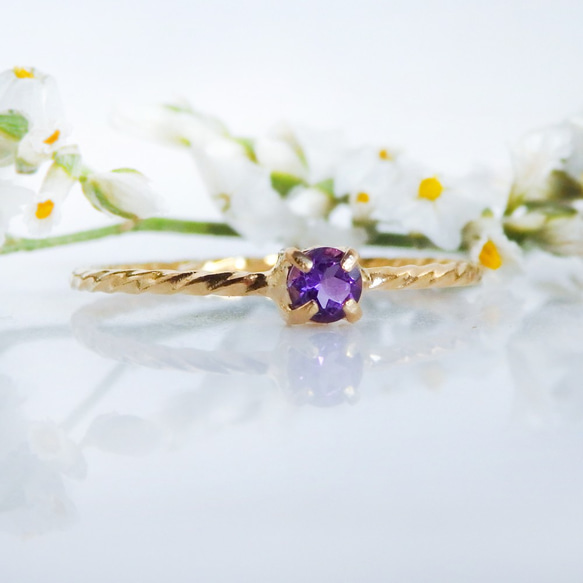 透明な葡萄酒の滴＊アメジスト華奢ツイストリング（真鍮・K18メッキ）｜3mmラウンド・2月誕生石・サイズオーダー可 6枚目の画像