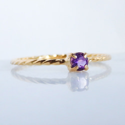 透明な葡萄酒の滴＊アメジスト華奢ツイストリング（真鍮・K18メッキ）｜3mmラウンド・2月誕生石・サイズオーダー可 7枚目の画像