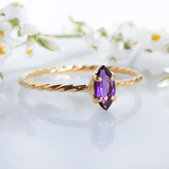 透明な葡萄酒の滴＊アメジスト華奢ツイストリング（真鍮・K18メッキ）マーキスカット3×6mm・2月誕生石　サイズオーダー 1枚目の画像