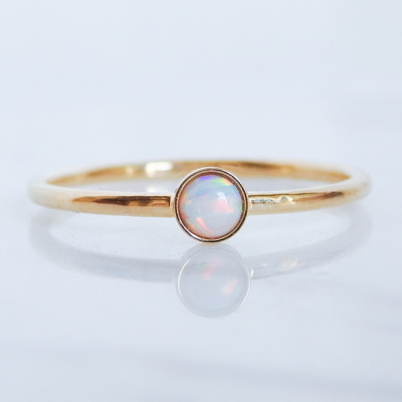 シンセティックホワイトオパールリング/10月誕生石/サイズオーダー可/華奢デザイン/18金仕上げ 2枚目の画像