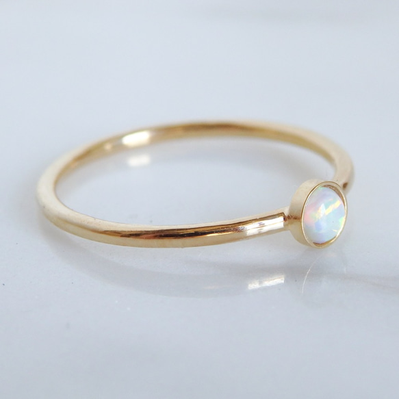 シンセティックホワイトオパールリング/10月誕生石/サイズオーダー可/華奢デザイン/18金仕上げ 3枚目の画像