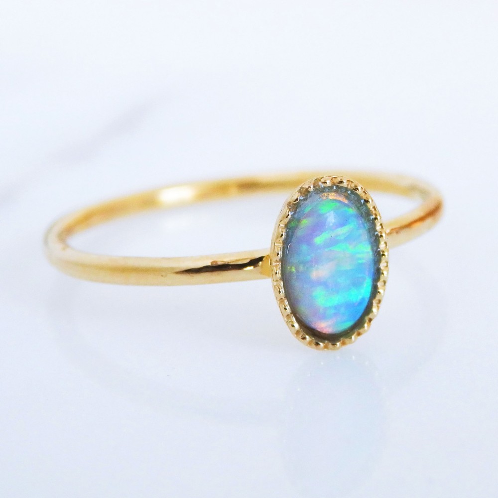 水色オパール リング (オーバルカボション) 真鍮 K18コーティング　光を纏う上品ジュエリー