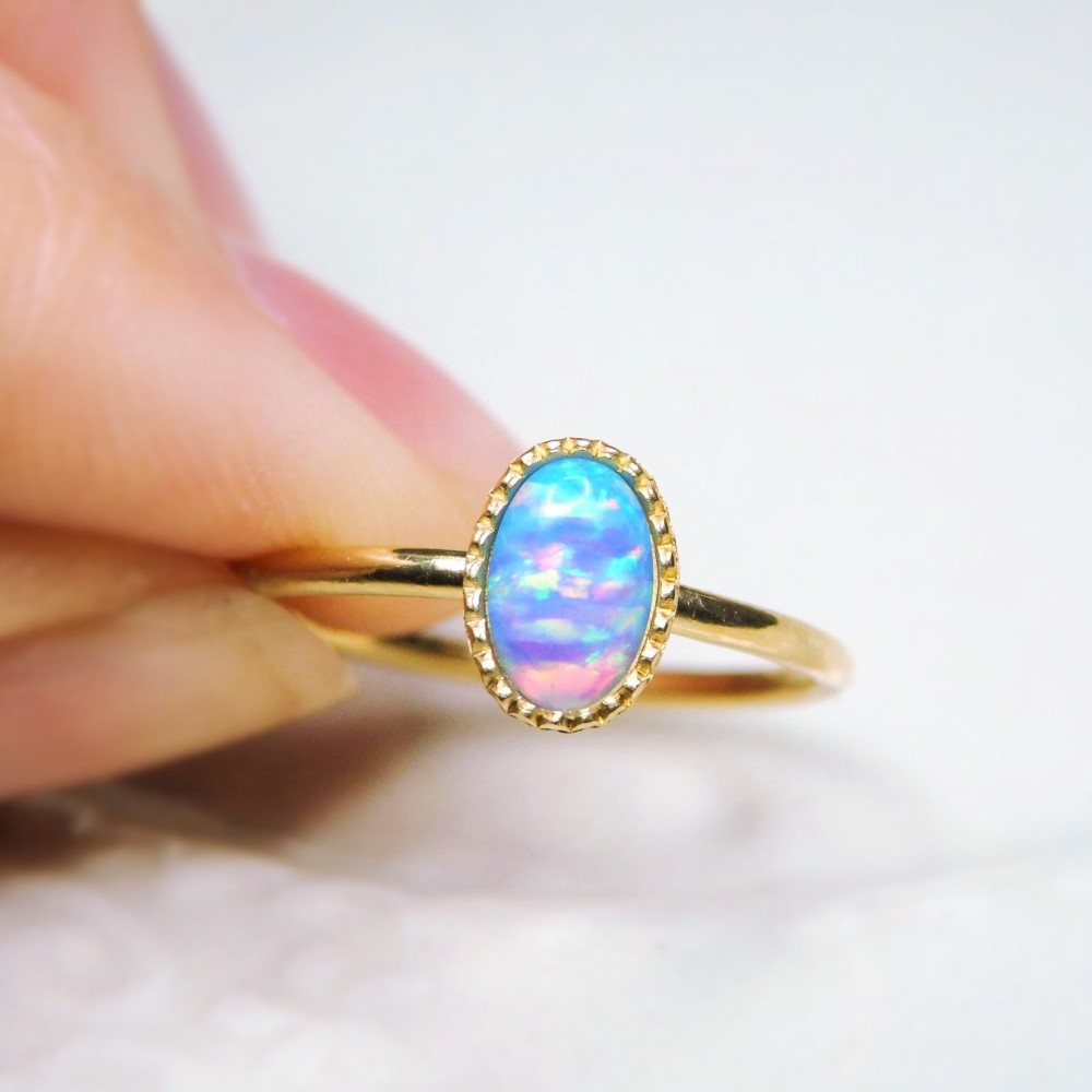 水色オパール リング (オーバルカボション) 真鍮 K18コーティング　光を纏う上品ジュエリー
