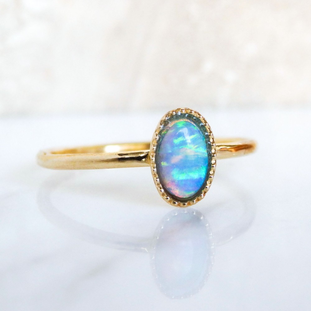 水色オパール リング (オーバルカボション) 真鍮 K18コーティング　光を纏う上品ジュエリー