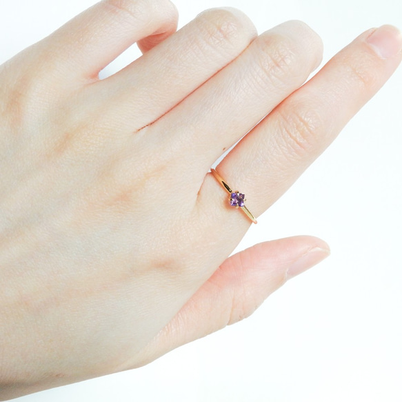 紫色の輝きを宿すアメジスト華奢スクエアリング｜シルバー925（K18ゴールドコーティング／ニッケルフリー) 4枚目の画像