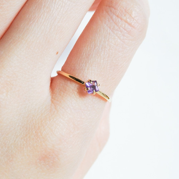 紫色の輝きを宿すアメジスト華奢スクエアリング｜シルバー925（K18ゴールドコーティング／ニッケルフリー) 6枚目の画像