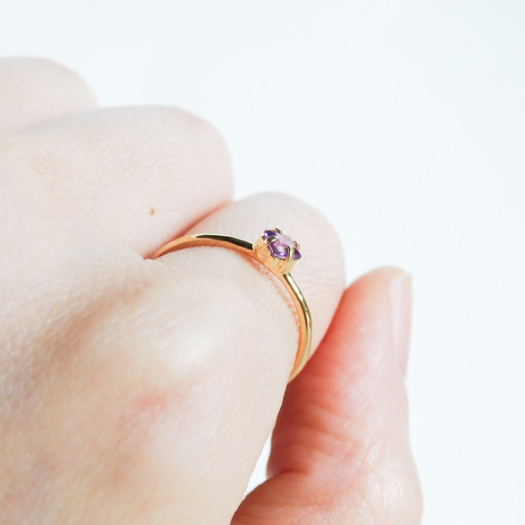 紫色の輝きを宿すアメジスト華奢スクエアリング｜シルバー925（K18ゴールドコーティング／ニッケルフリー) 8枚目の画像