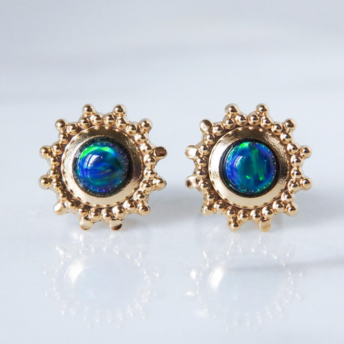 カラーオパールとブラックスピネルのピアス cn51061708.jpg