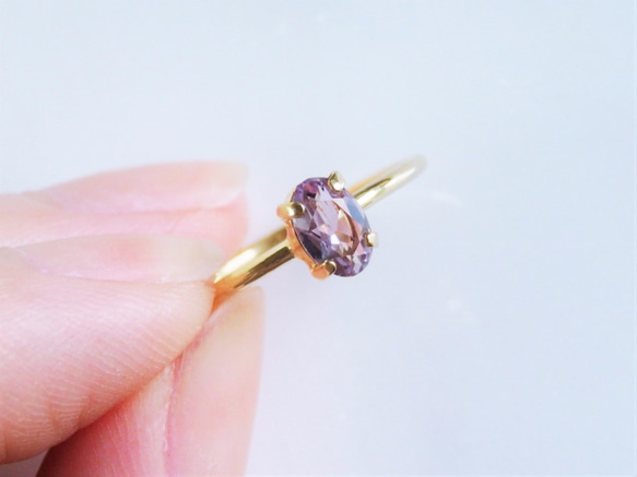 【ライトアメジストリング・2月誕生石・オーバルカット・シルバー925】優雅なパープルが指先を彩る天然石リング　華奢リング 3枚目の画像