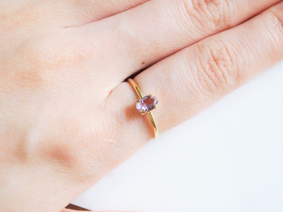 【ライトアメジストリング・2月誕生石・オーバルカット・シルバー925】優雅なパープルが指先を彩る天然石リング　華奢リング 4枚目の画像