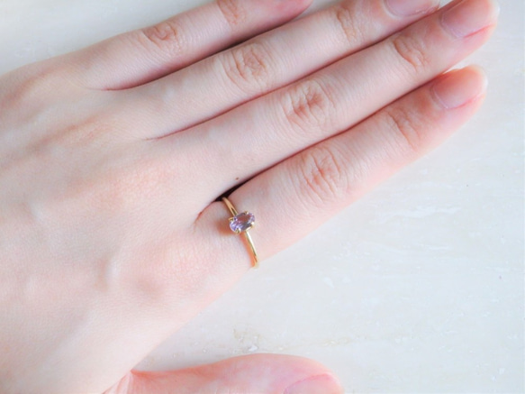 【ライトアメジストリング・2月誕生石・オーバルカット・シルバー925】優雅なパープルが指先を彩る天然石リング　華奢リング 7枚目の画像