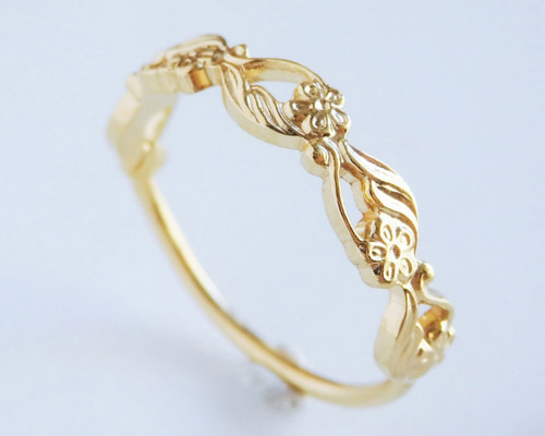 18金 デザインリング 唐草模様 繊細で細かい唐草模様のアンティーク調の指輪（18K）
