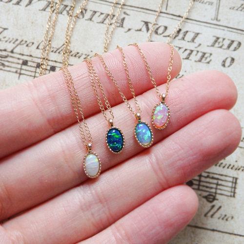 ホワイトオパールネックレス ミル留め風 アンティーク風 合成オパール