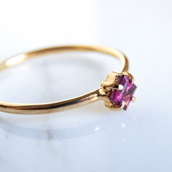 ロードライトガーネットリング・スクエアカット・フューシャピンクの華奢天然石リング　1月誕生石　サイズオーダー可 4枚目の画像