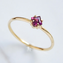 ロードライトガーネットリング・スクエアカット・フューシャピンクの華奢天然石リング　1月誕生石　サイズオーダー可 5枚目の画像