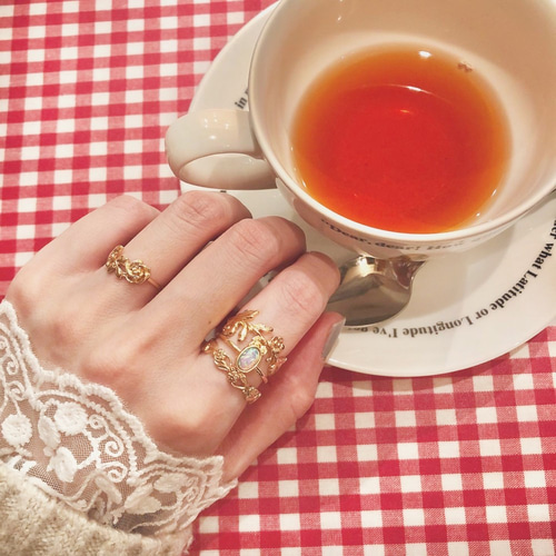 花モチーフリング・18金メッキ・華奢デザイン・フラワーリング 指輪