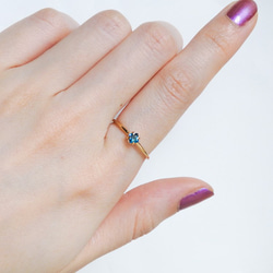 ロンドンブルートパーズリング・スクエアカット・深みブルーの華奢プレーンリング　11月誕生石　サイズオーダー可　重ね付け 3枚目の画像