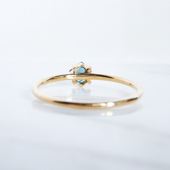 ロンドンブルートパーズリング・スクエアカット・深みブルーの華奢プレーンリング　11月誕生石　サイズオーダー可　重ね付け 5枚目の画像