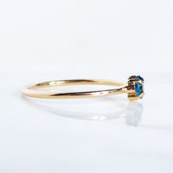 ロンドンブルートパーズリング・スクエアカット・深みブルーの華奢プレーンリング　11月誕生石　サイズオーダー可　重ね付け 6枚目の画像