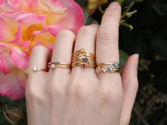 ロンドンブルートパーズリング・スクエアカット・深みブルーの華奢プレーンリング　11月誕生石　サイズオーダー可　重ね付け 7枚目の画像