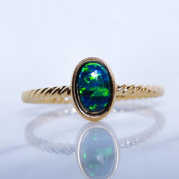 夜空の輝き＊ブラックオパール華奢ツイストリング（真鍮・K18コーティング）｜オーバルカボションカット・サイズオーダー可 7枚目の画像