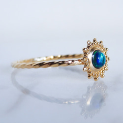 太陽の輝き＊ブラックオパール華奢ツイストリング（真鍮・K18コーティング）｜太陽モチーフ・10月誕生石・サイズオーダー可 4枚目の画像