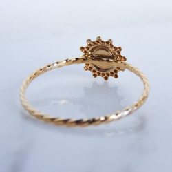 太陽の輝き＊ブラックオパール華奢ツイストリング（真鍮・K18コーティング）｜太陽モチーフ・10月誕生石・サイズオーダー可 6枚目の画像