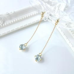 ライトアゾレ】ゆらゆら揺れるスワロフスキーの樹脂ノンホールピアス