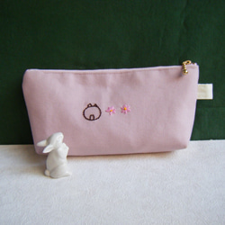うさぎ刺繍大き目ペンケース（ピンク、ピンクの花） 2枚目の画像