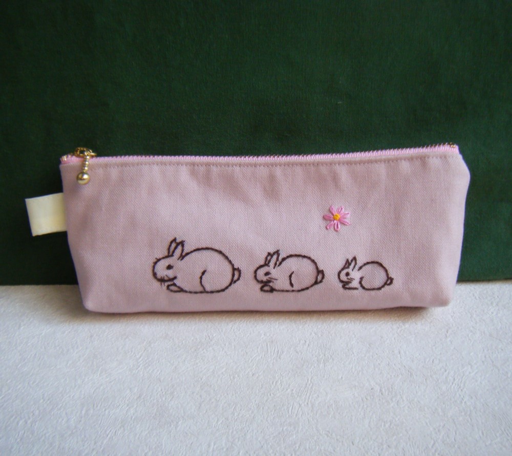 Com-ono BEAMS ケース　刺繍 うさぎ