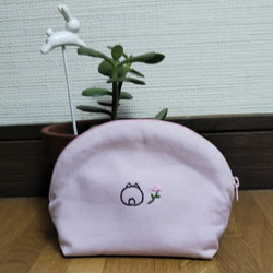 うさぎ刺繍シェル型ポーチ（ピンク、内側ナイロン） 2枚目の画像