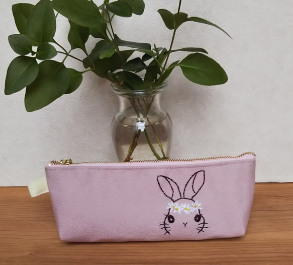 うさぎ刺繍普通サイズペンケース（ピンク、アップ） ペンケース
