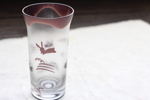 【再販】清酒杯（ﾋﾞｱｸﾞﾗｽ）「うさぎ・紫」 3枚目の画像