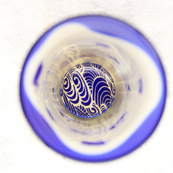 【再販】清酒杯（ﾋﾞｱｸﾞﾗｽ）「波千鳥＋観世水」瑠璃アンバー 4枚目の画像
