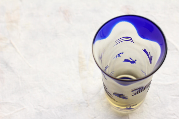 【再販】ガラス製 清酒　一口ビアグラス　「うさぎ」　瑠璃アンバー 2枚目の画像