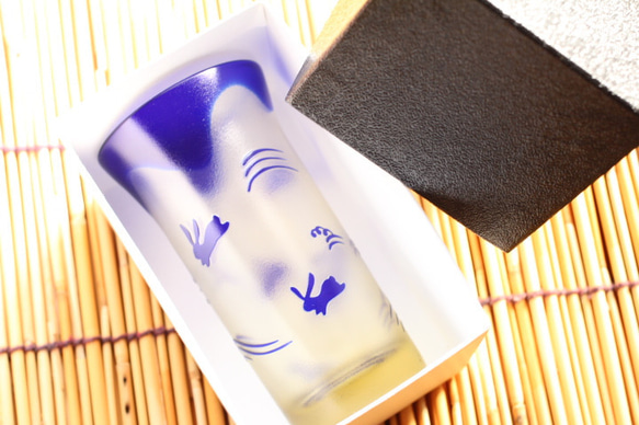 【再販】ガラス製 清酒　一口ビアグラス　「うさぎ」　瑠璃アンバー 4枚目の画像