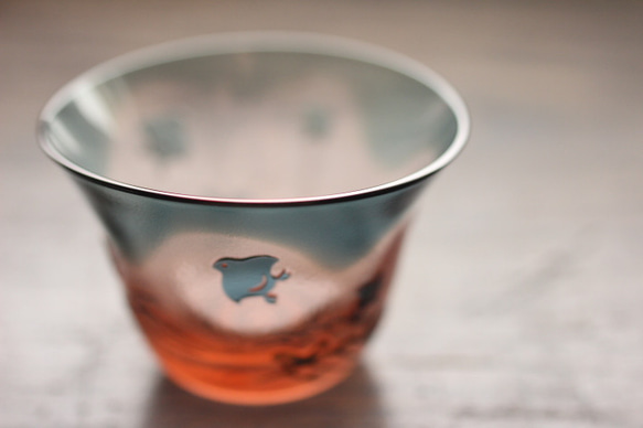 【再販】ガラス ぐい呑み「千鳥」ピンクブルー　其の弐 4枚目の画像
