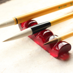 ガラス製　書道具　筆置き　筆架「とぅるんなる・茜」 3枚目の画像